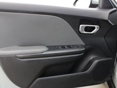 Used 2025 Kia K4 LXS image 16