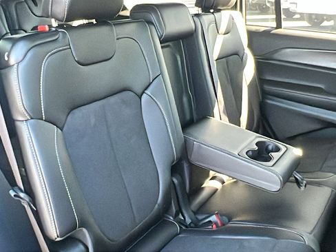 New 2025 Jeep Grand Cherokee L Laredo image 15