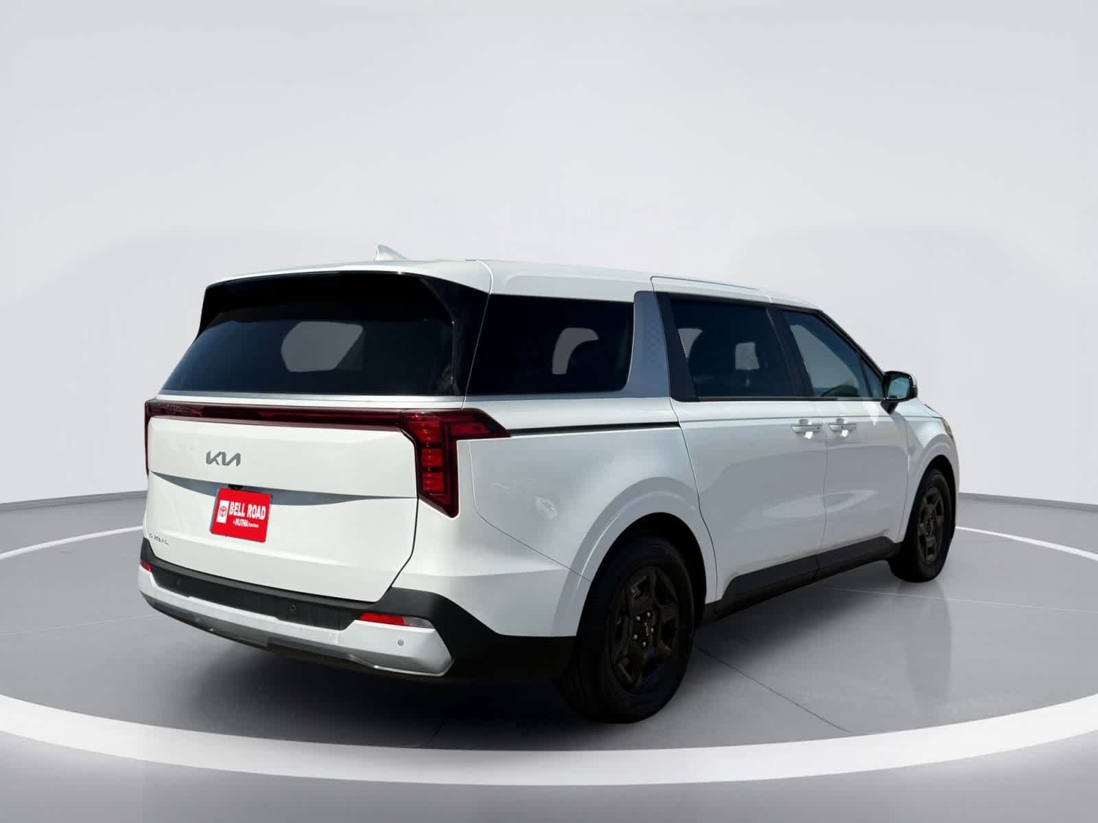 Used 2025 Kia Carnival FWD image 9