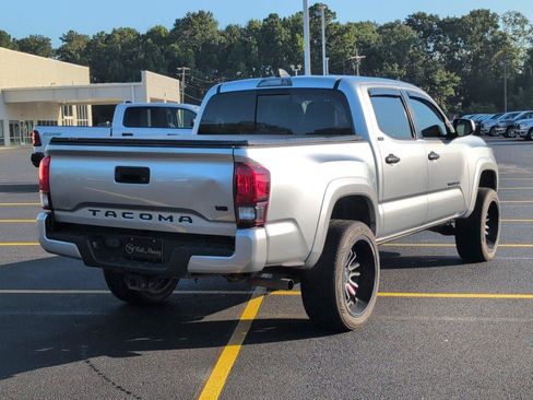 Used 2022 Toyota Tacoma SR5 w/ Technology Package RWD image 8
