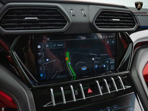 Used 2024 Lamborghini Urus S image 31