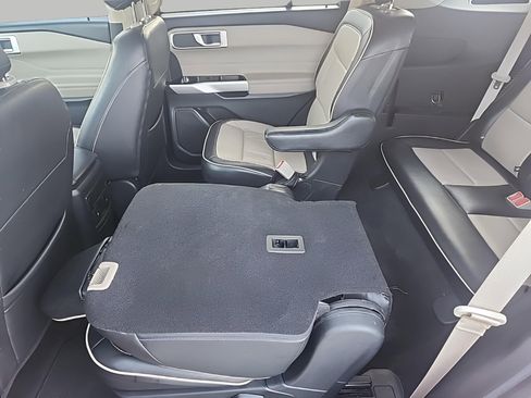 Certified 2022 Ford Explorer XLT image 17