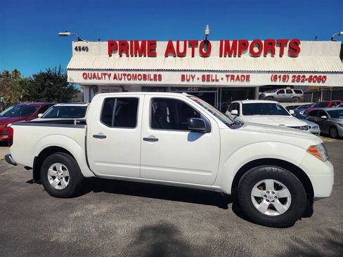Used 2013 Nissan Frontier SV image 1