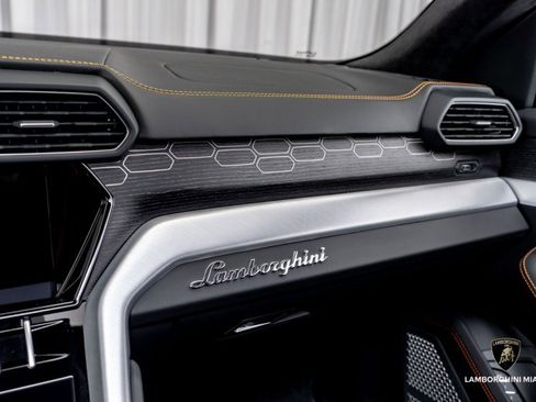 Used 2022 Lamborghini Urus image 32