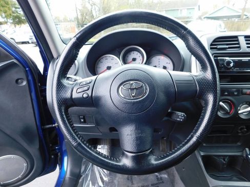 Used 2005 Toyota RAV4 4WD image 8