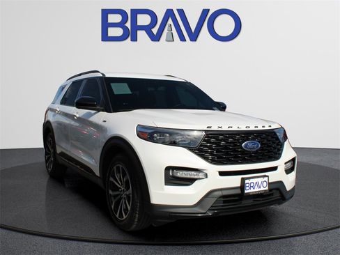 Used 2022 Ford Explorer ST-Line w/ Class IV Trailer Tow Package image 5