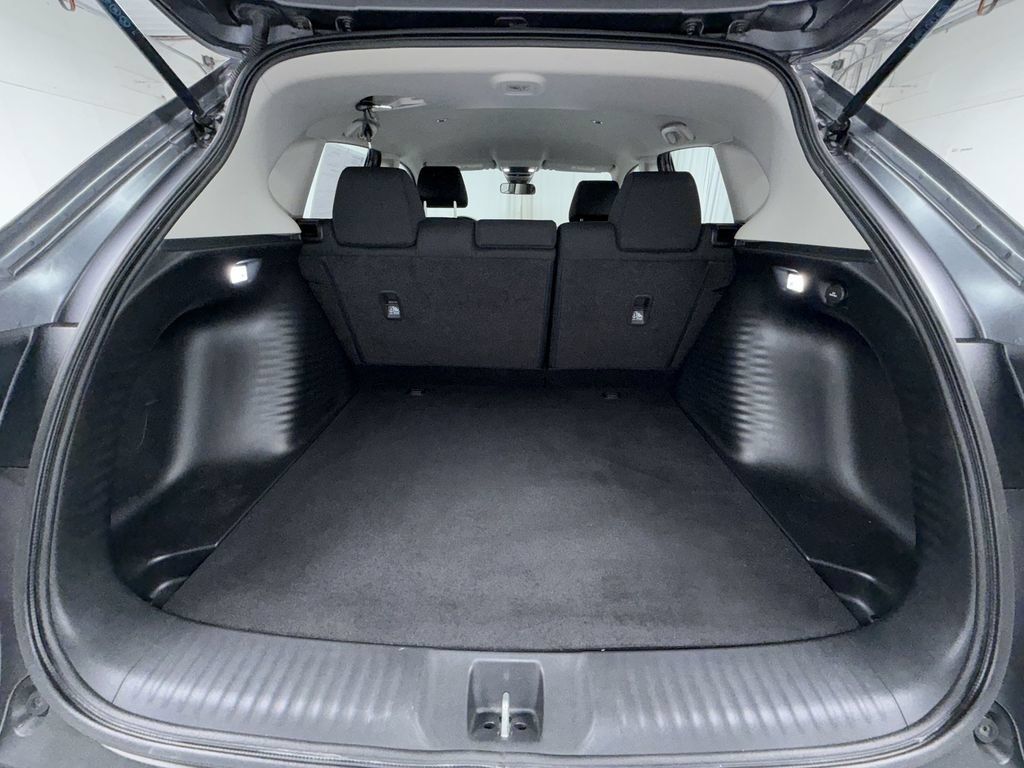 Used 2023 Honda HR-V LX image 16