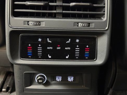 Used 2019 Audi Q8 Prestige w/ Luxury Package image 20