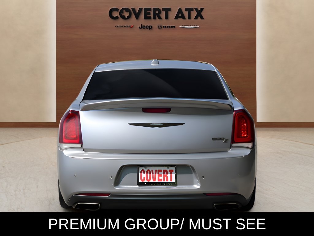 Used 2018 Chrysler 300 S w/ 300S Premium Group RWD image 4