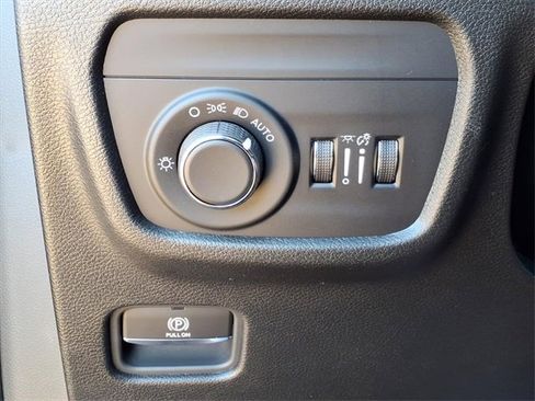 New 2025 Jeep Grand Cherokee Altitude image 20