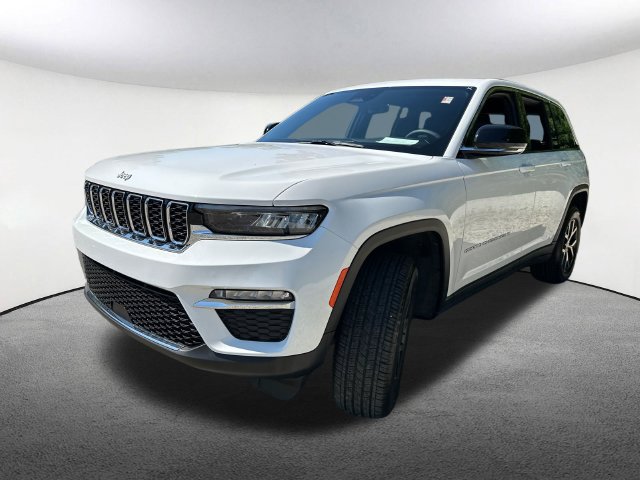 Used 2025 Jeep Grand Cherokee Limited AWD/4WD image 4
