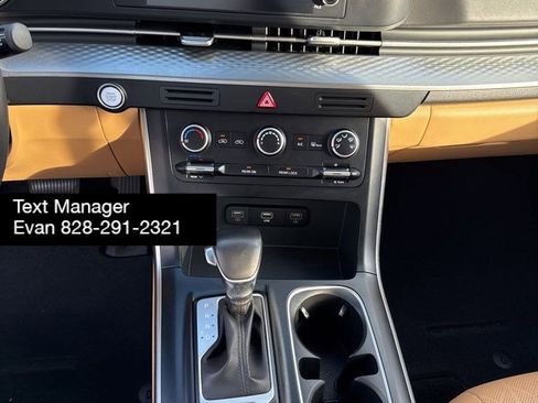 Used 2024 Kia Carnival LX image 27