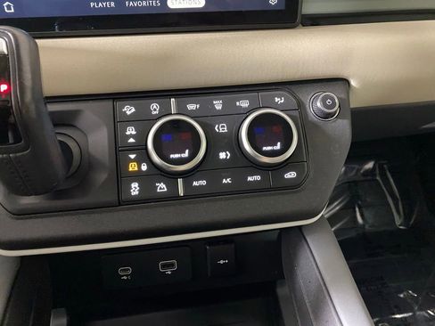 Used 2020 Land Rover Defender 110 SE image 25
