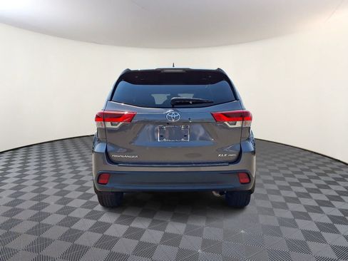 Certified 2019 Toyota Highlander XLE AWD/4WD image 6