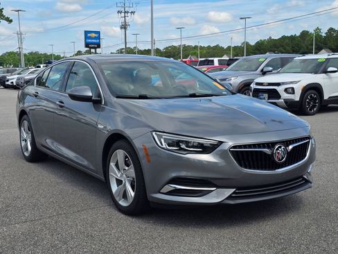 Used 2020 Buick Regal Preferred FWD image 1