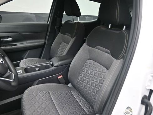 Used 2025 Nissan Kicks SV FWD image 17