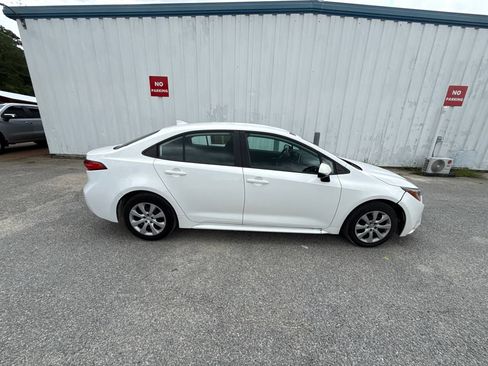 Used 2021 Toyota Corolla LE FWD image 9