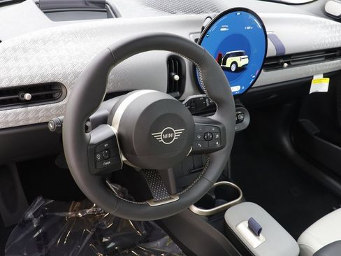 Certified 2025 MINI Cooper S image 7