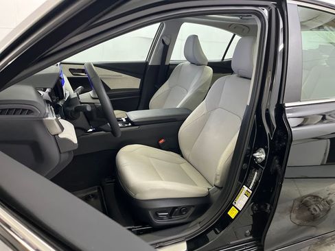 Used 2026 Toyota Camry XLE image 19