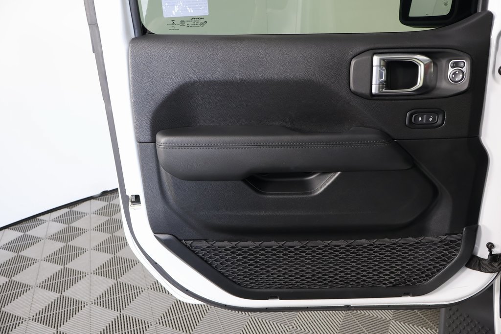 Used 2021 Jeep Wrangler Unlimited Sahara AWD/4WD image 12