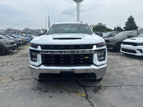 Used 2022 Chevrolet Silverado 2500 LT AWD/4WD image 2