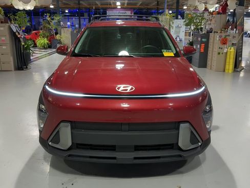 Used 2025 Hyundai Kona SEL image 2