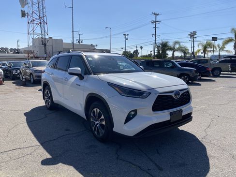 Used 2021 Toyota Highlander XLE FWD image 7