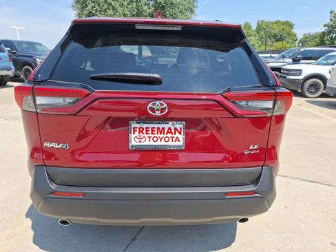 Used 2025 Toyota RAV4 LE AWD/4WD image 5