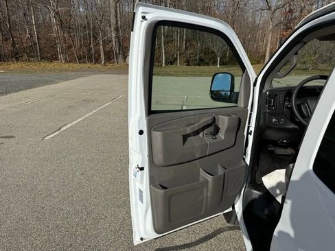 Used 2025 Chevrolet Express 3500 LS RWD image 10