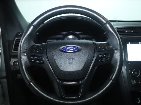 Used 2018 Ford Explorer XLT w/ Equipment Group 202A FWD image 24