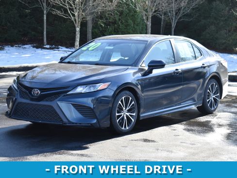 Used 2020 Toyota Camry SE image 3