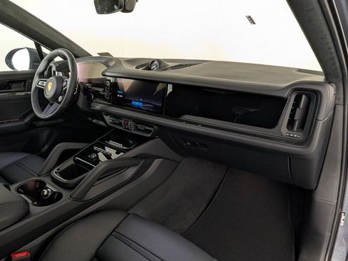 New 2026 Porsche Cayenne GTS AWD/4WD image 19