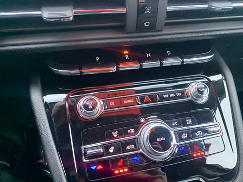 Used 2022 Lincoln Corsair Reserve w/ Equipment Group 201A image 19