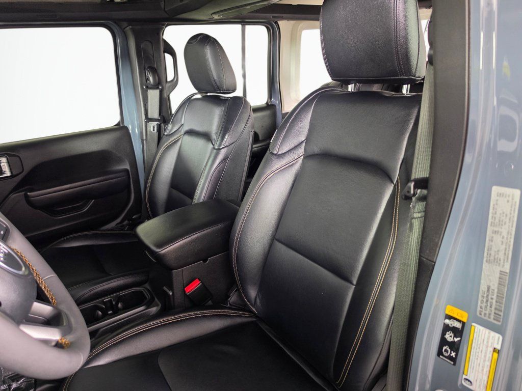 Used 2024 Jeep Wrangler Unlimited AWD/4WD image 31