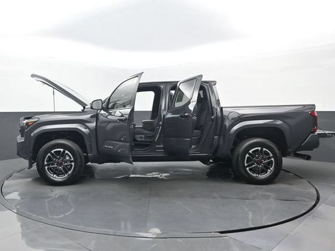 Used 2025 Toyota Tacoma SR5 AWD/4WD image 32