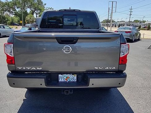 Used 2022 Nissan Titan SV w/ SV Convenience Package image 5