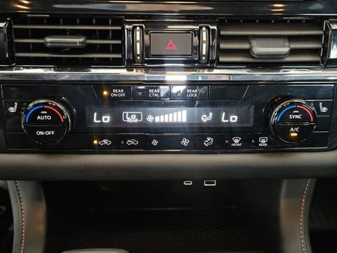 Used 2025 Nissan Pathfinder Rock Creek AWD/4WD image 21