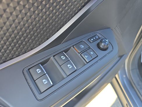 Used 2018 Toyota C-HR XLE image 17