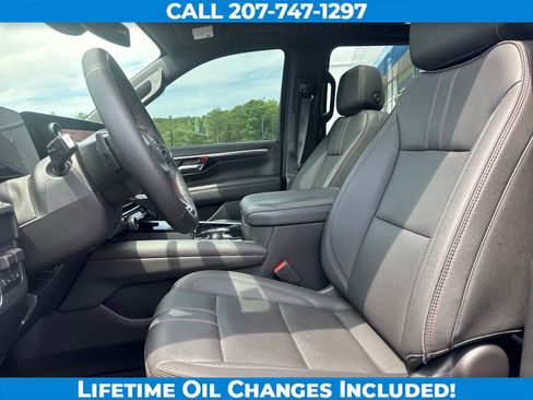 Used 2025 Chevrolet Suburban RST w/ Comfort Package AWD/4WD image 14