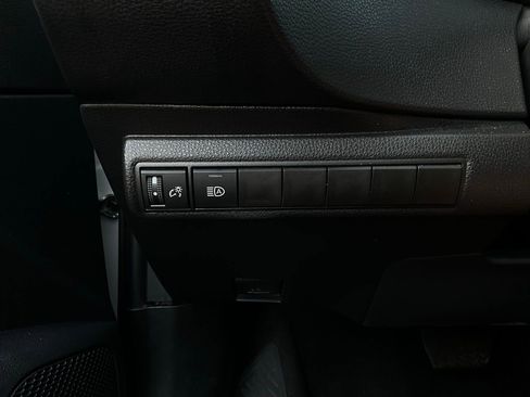 Used 2025 Toyota Corolla LE image 20