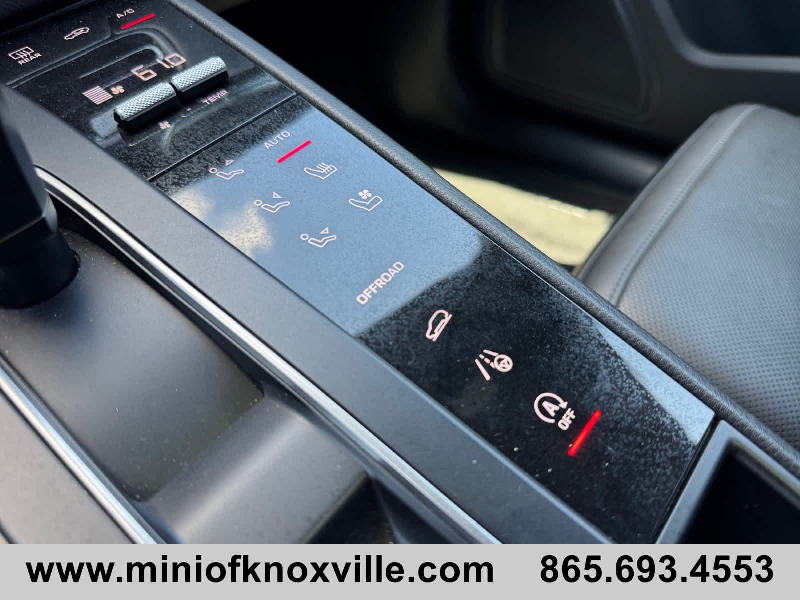 Used 2024 Porsche Macan AWD/4WD image 31