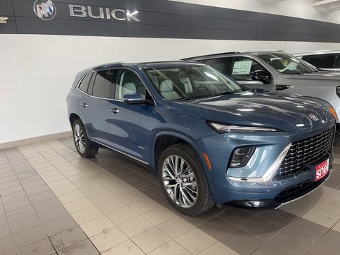 Used 2025 Buick Enclave Avenir w/ Super Cruise Package image 2