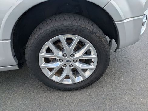 Used 2017 Ford Expedition Limited w/ Equipment Group 301A RWD image 11