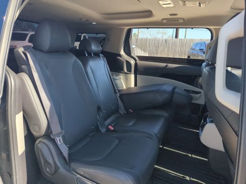 Used 2023 Kia Carnival SX Prestige image 15