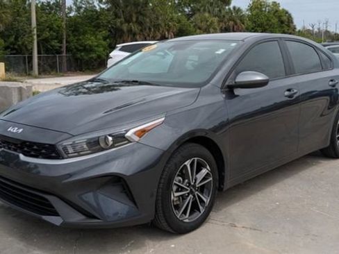 Used 2023 Kia Forte LXS FWD image 2