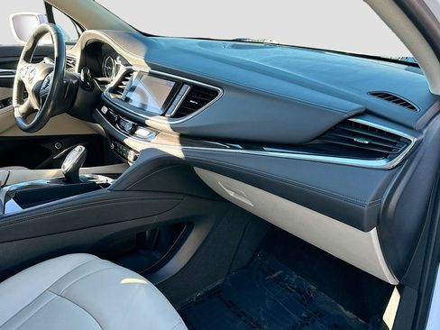 Used 2020 Buick Enclave Premium w/ Sun and Sites Package image 32