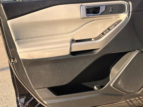 Used 2022 Ford Explorer XLT w/ Equipment Group 202A image 11