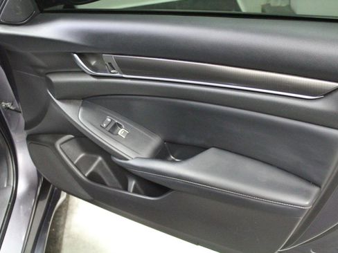 Used 2018 Honda Accord Sport image 24