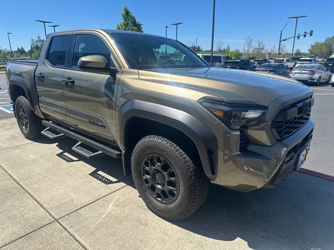 Used 2025 Toyota Tacoma TRD Off-Road AWD/4WD image 6