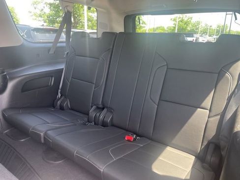 Used 2019 Chevrolet Suburban LT w/ Luxury Package AWD/4WD image 7